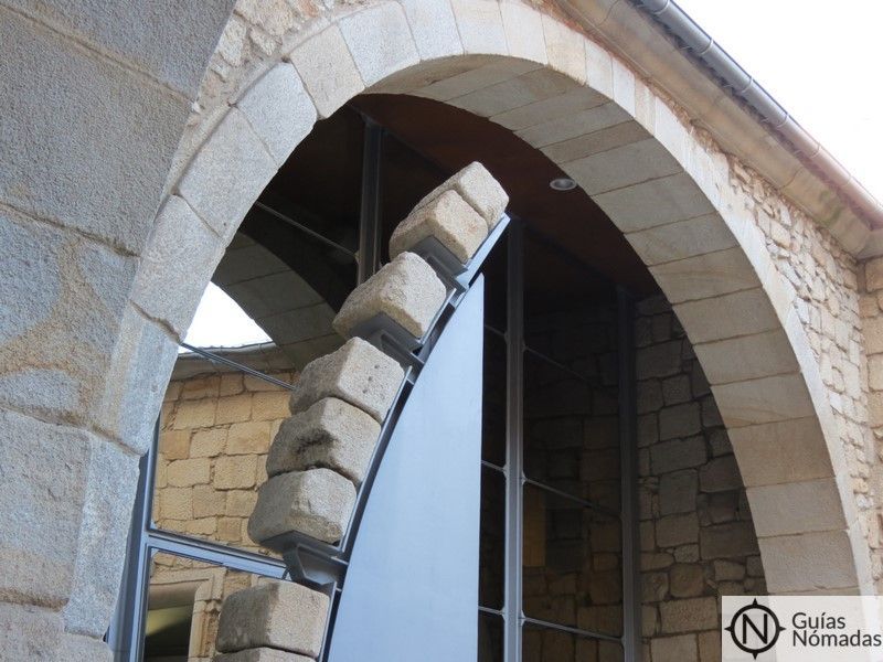 Reconstrucción de un arco de la Casa do Infante