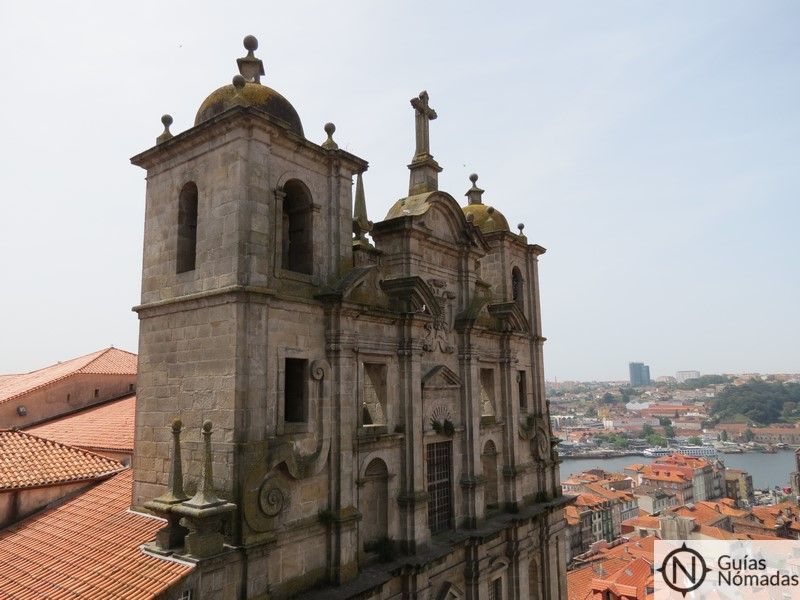 Fachada de la Igreja dos Grilos en Oporto